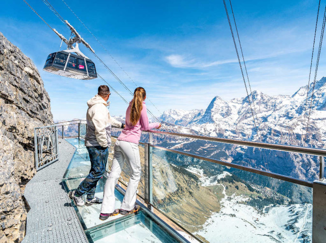 0012_Schilthorn_birg_zur00479_Schoene Aussichten Touristik